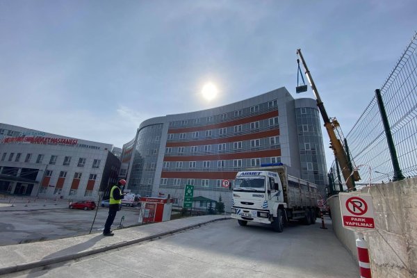 Yunusemre Devlet Hastanesi Çatıya Beton Verme